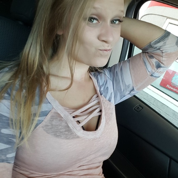 Meet your Posher, Sara - Picture 2 of 2